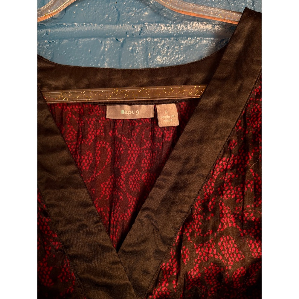 Y2K Satin Feel Womens Red Black Print Empire‎ Waist V-Neck Blouse Large, 
Apt 9 - Picture 4 of 5